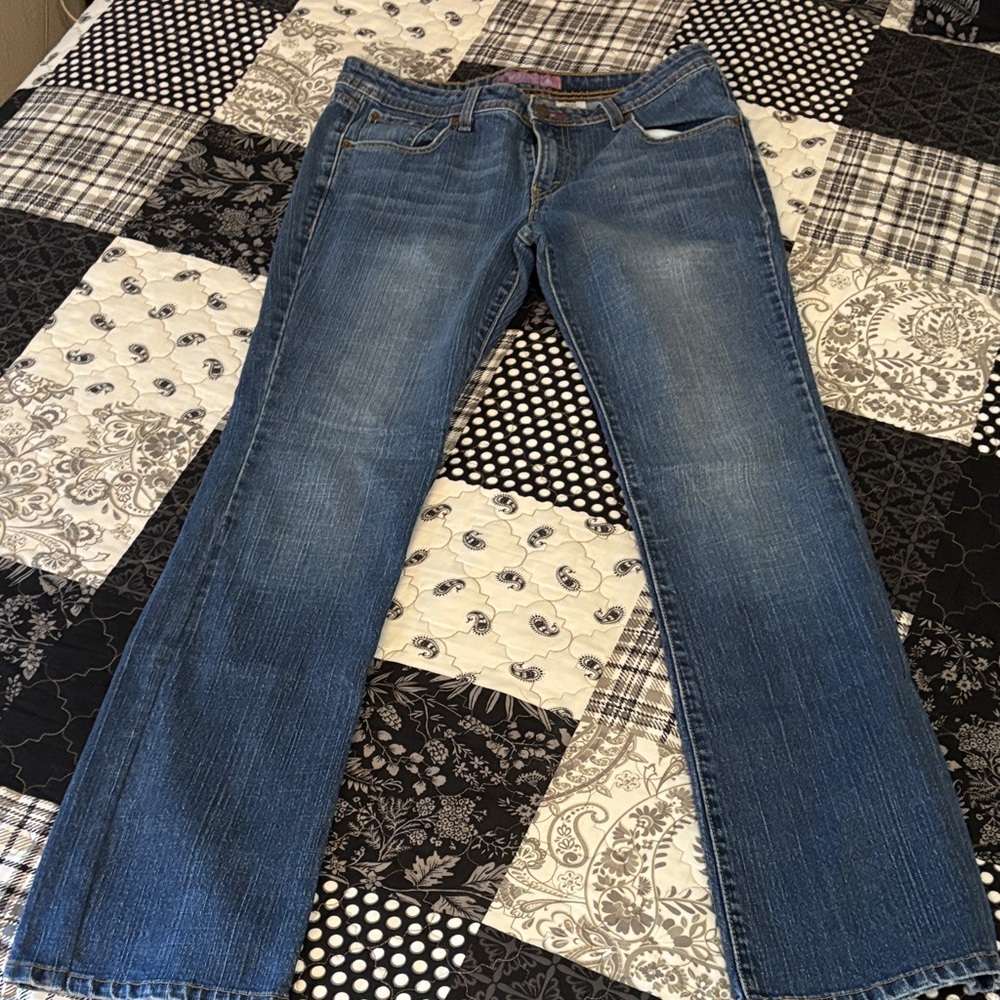 🌺 Levi's Straight Leg Jeans